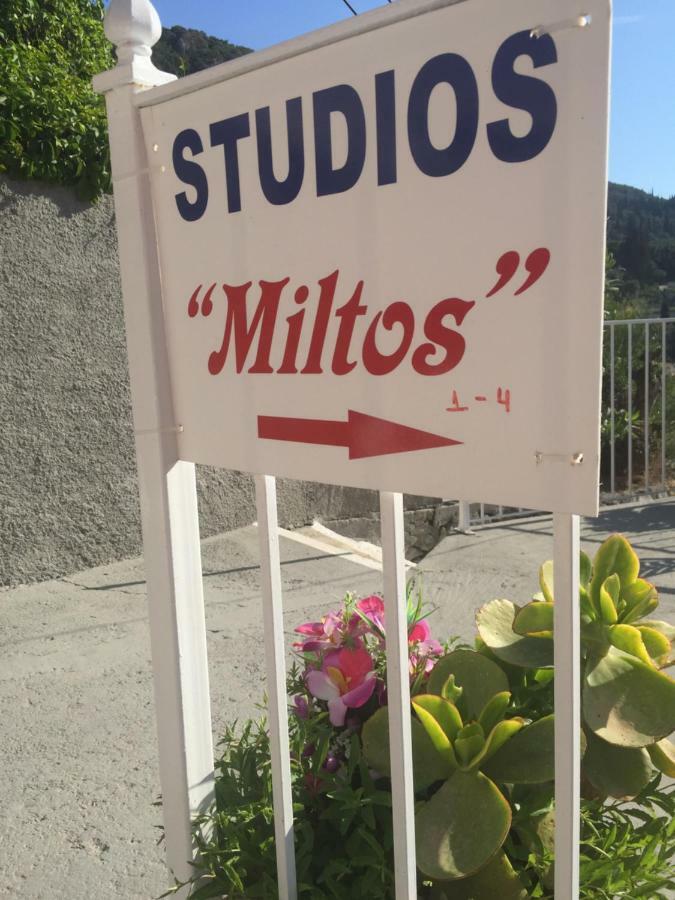 Miltos Studios 帕莱欧卡斯提撒 外观 照片